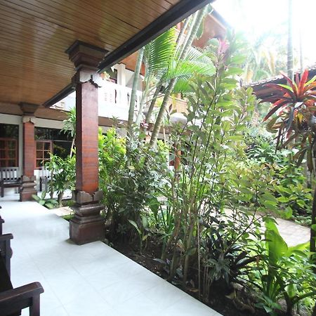 Kuta Dormitory At Simpang Inn Экстерьер фото