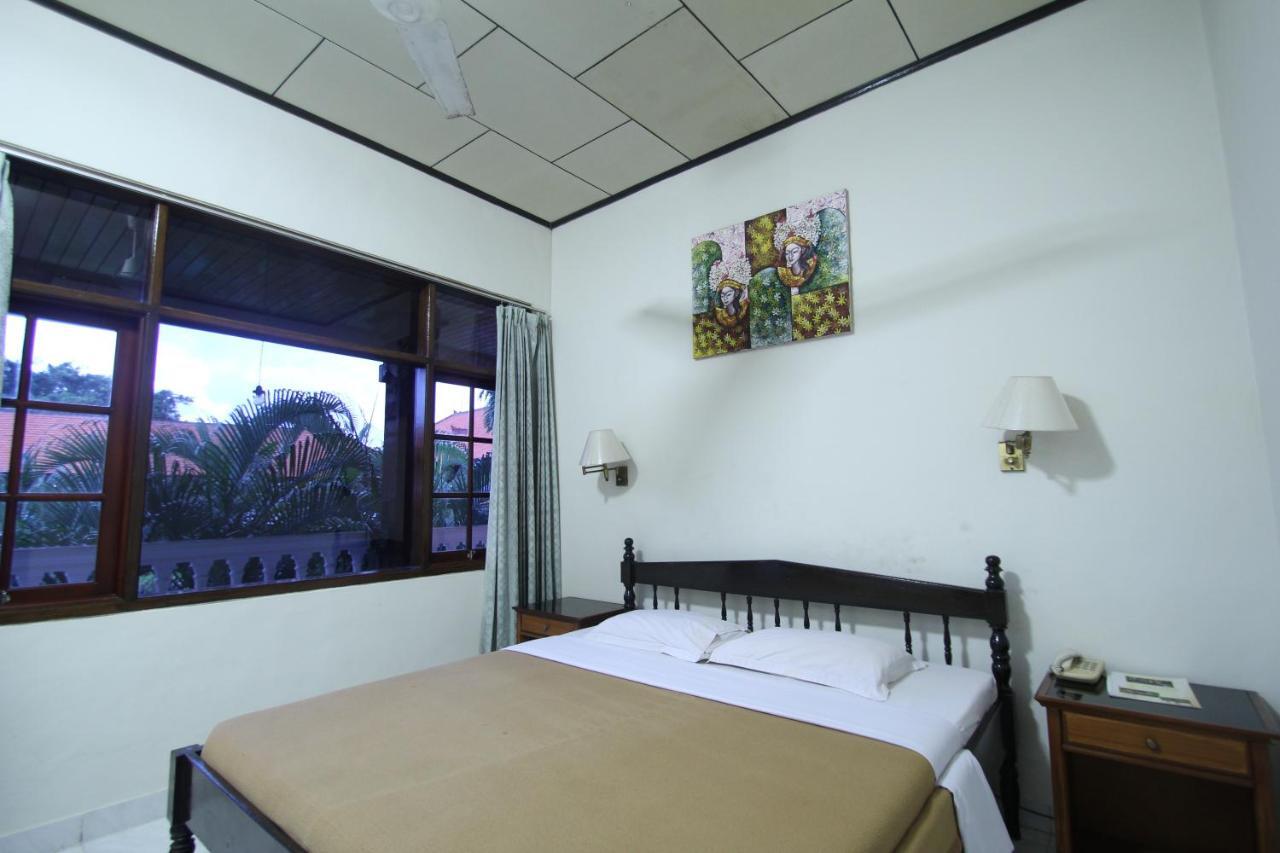 Kuta Dormitory At Simpang Inn Экстерьер фото