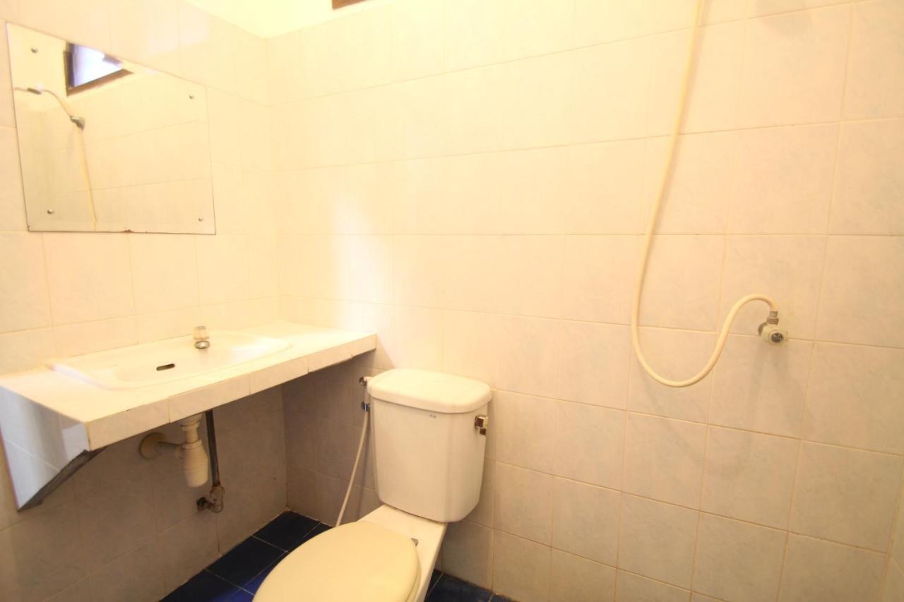 Kuta Dormitory At Simpang Inn Экстерьер фото